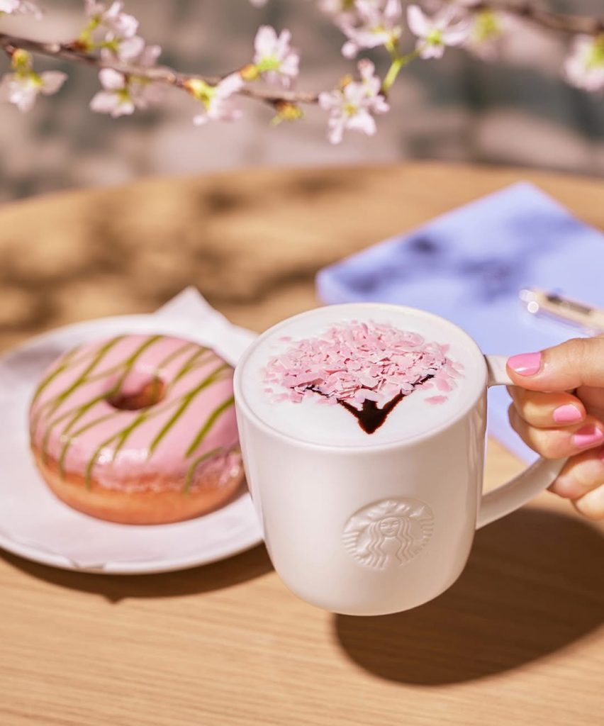 日本星巴克櫻花季登場:粉嫩拿鐵與白桃蘇打譜寫春之序曲 日本星巴克櫻花季登場:粉嫩拿鐵與白桃蘇打譜寫春之序曲