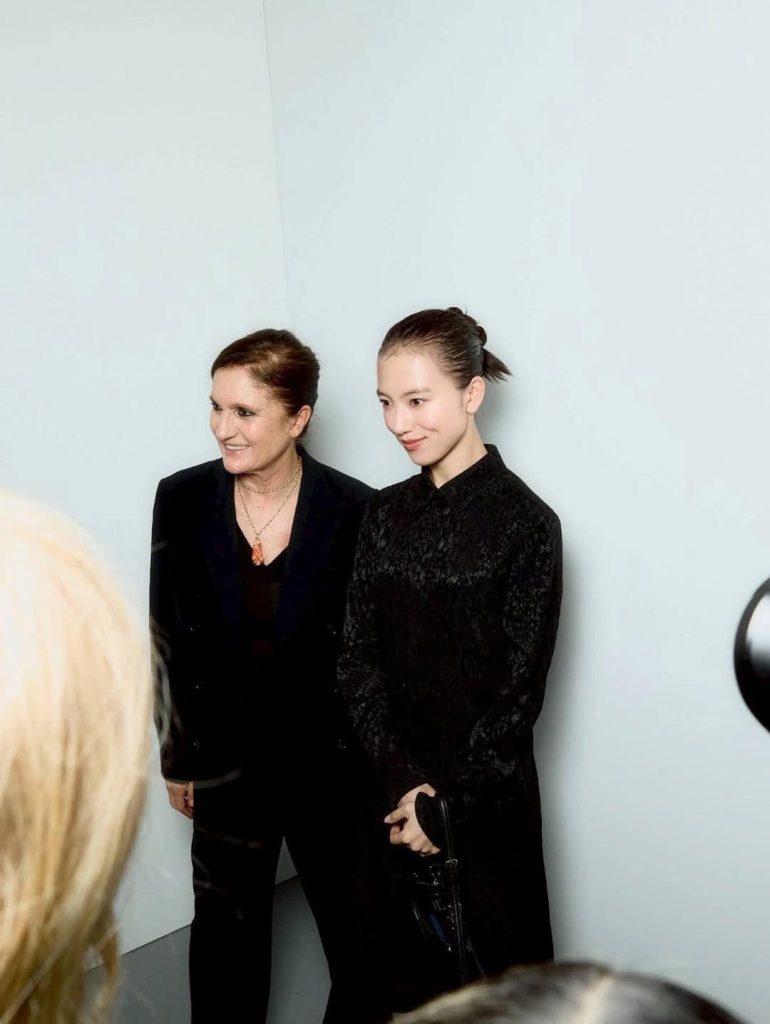 當代經典與靈魂碰撞:FENDI 2026-27 秋冬大秀的跨時空星光 當代經典與靈魂碰撞:FENDI 2026-27 秋冬大秀的跨時空星光