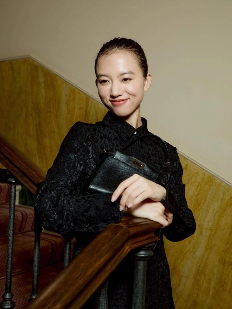 當代經典與靈魂碰撞:FENDI 2026-27 秋冬大秀的跨時空星光 當代經典與靈魂碰撞:FENDI 2026-27 秋冬大秀的跨時空星光