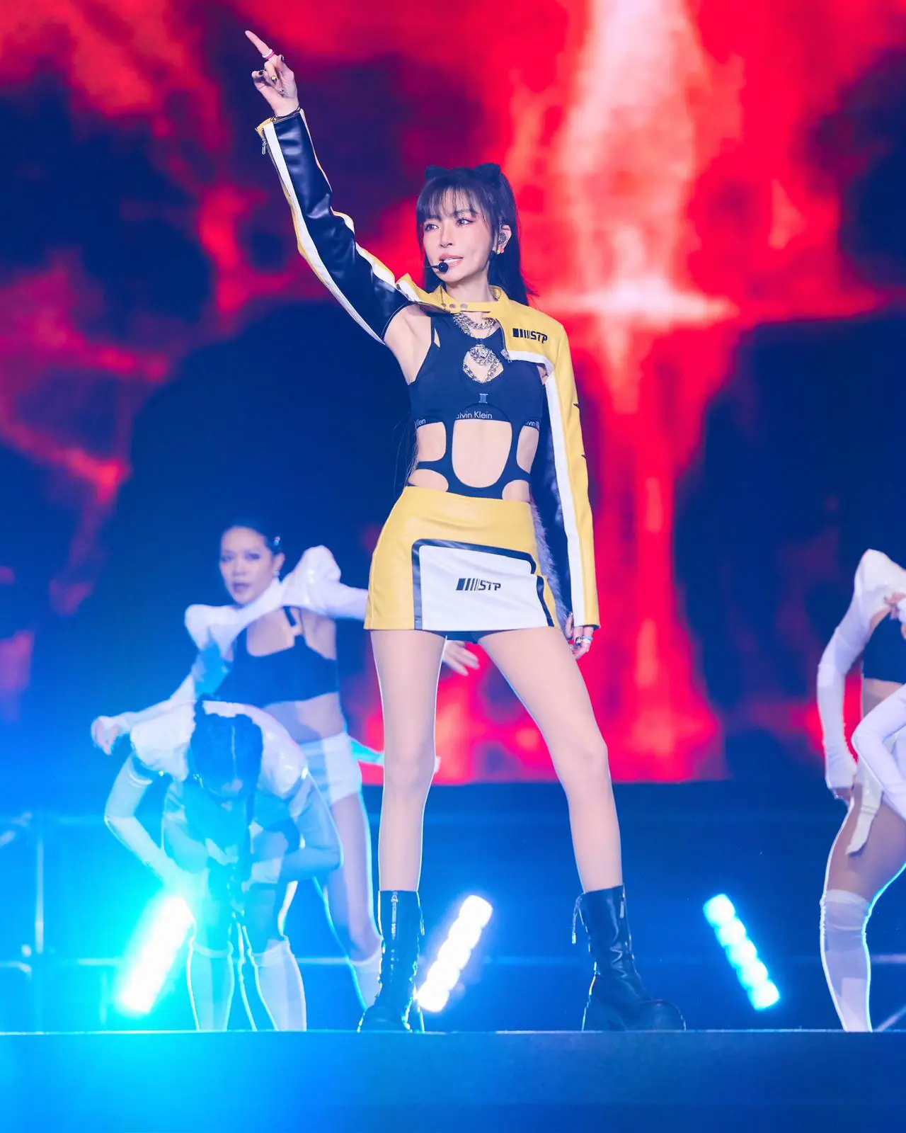 謝金燕相隔十年二度登鴻海尾牙壓軸 送上「馬年奔騰」限定大禮 謝金燕相隔十年二度登鴻海尾牙壓軸 送上「馬年奔騰」限定大禮