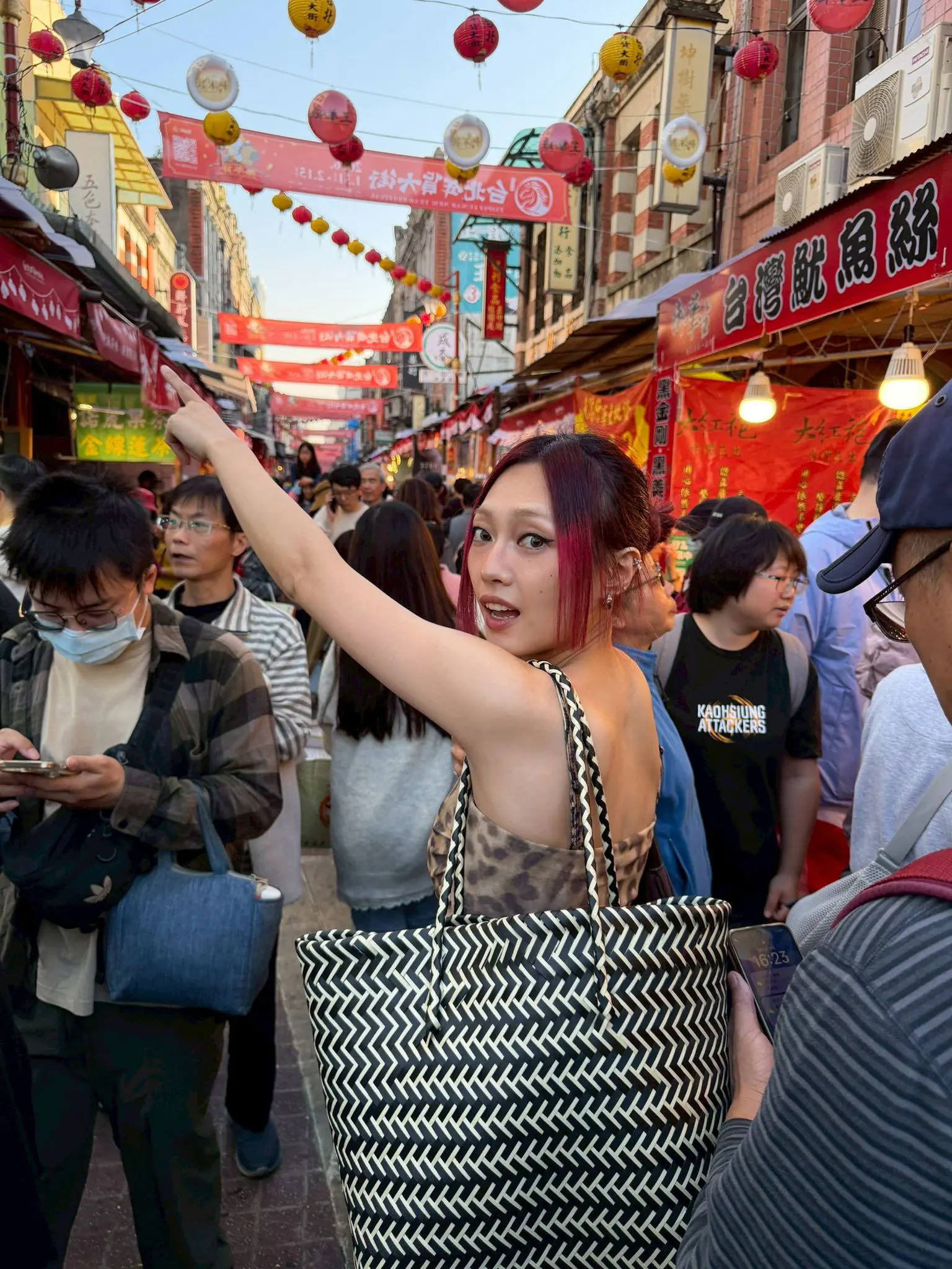 琟娜 VERNA 音樂話題滿滿 為親姊姊公司尾牙助攻兼舞者 琟娜 VERNA 音樂話題滿滿 為親姊姊公司尾牙助攻兼舞者