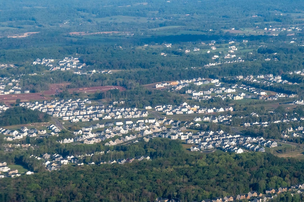 低利率與遠距潮推升美國房市瘋漲創史上繁榮高峰期熱潮 低利率與遠距潮推升美國房市瘋漲創史上繁榮高峰期熱潮