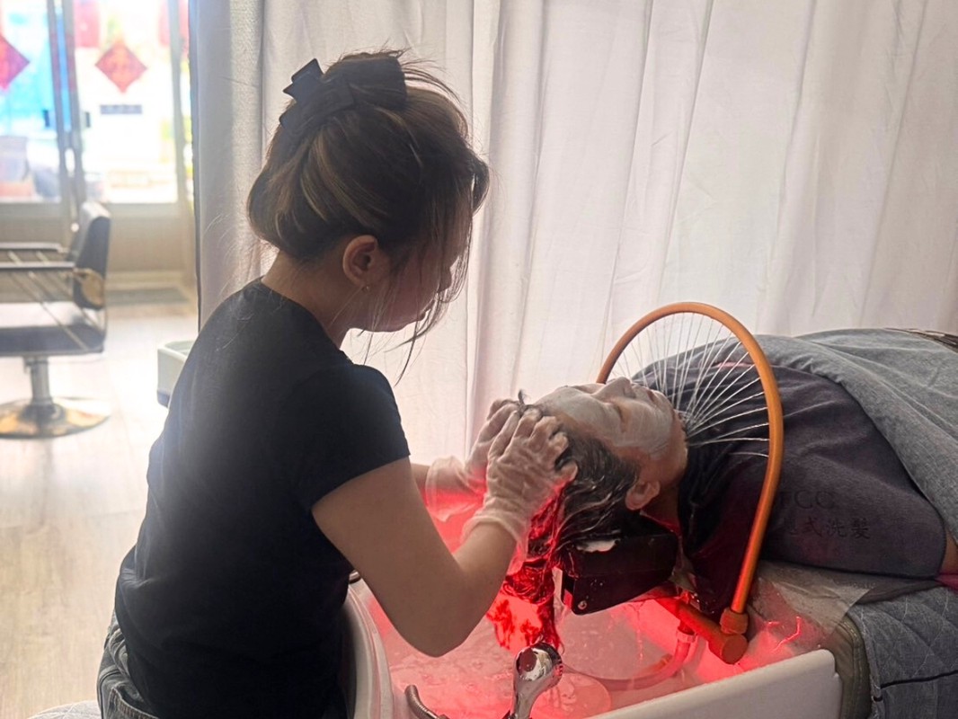 苗栗美髮SPA結合越式洗頭新體驗!草球熱敷與頭皮按摩好放鬆! 苗栗美髮SPA結合越式洗頭新體驗!草球熱敷與頭皮按摩好放鬆!