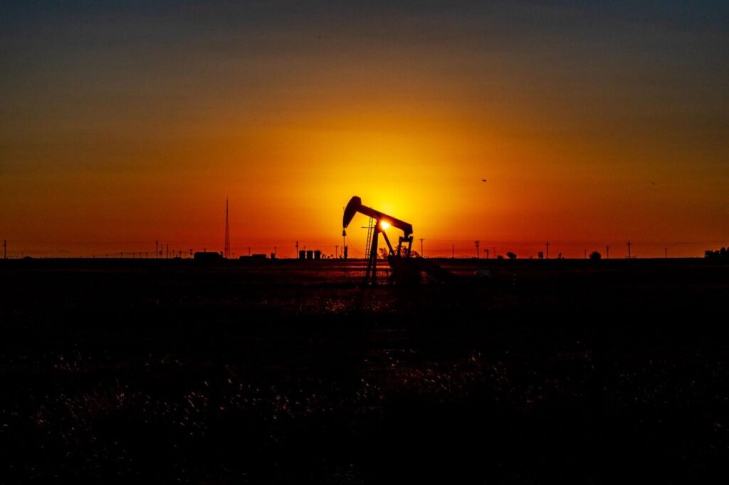 強勢就業壓降息預期 金油雙殺美股重挫 強勢就業壓降息預期 金油雙殺美股重挫