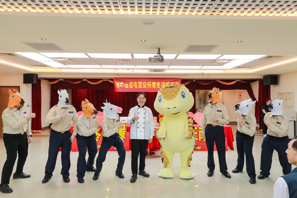 南屯寒冬送暖 林秋萬化身「愛心主廚」攜宮廟里長接力送年菜 南屯寒冬送暖 林秋萬化身「愛心主廚」攜宮廟里長接力送年菜