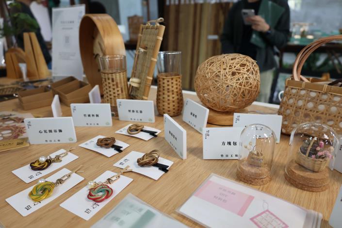竹材結合藝術創作的裝置與文創商品，讓竹文化更加貼近生活。