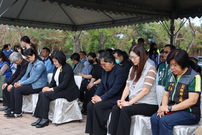 二二八事件79週年 張麗善縣長籲愛、包容與關懷 祈求台灣平安、世界和平 雲林縣政府今日(27日)於古坑鄉二二八紀念公園,舉辦二二八事件79週年紀念追思活動