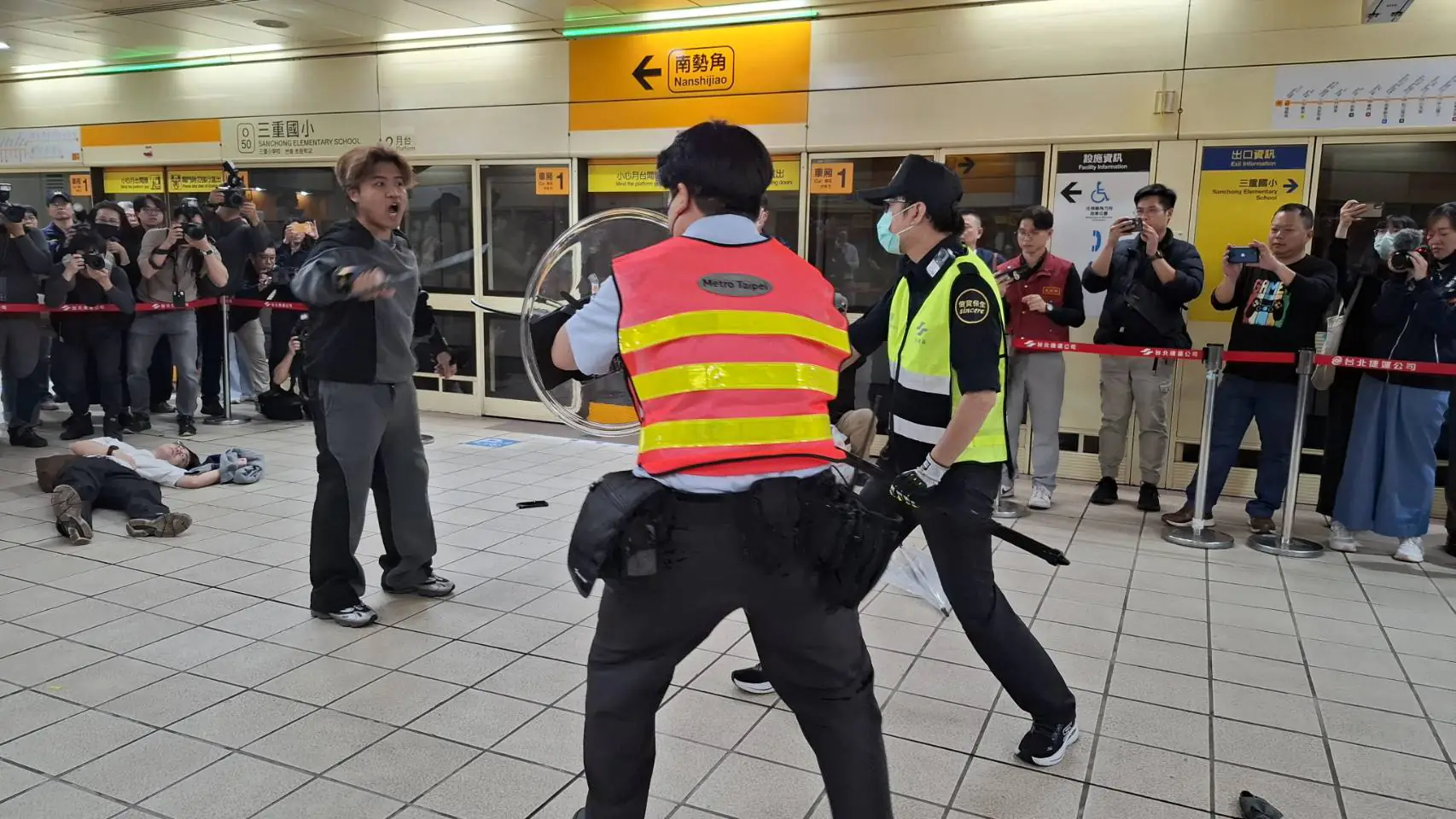 雙北捷運實施高強度危安演練 蔣萬安強調寧可撈過界確保安全 雙北捷運實施高強度危安演練 蔣萬安強調寧可撈過界確保安全