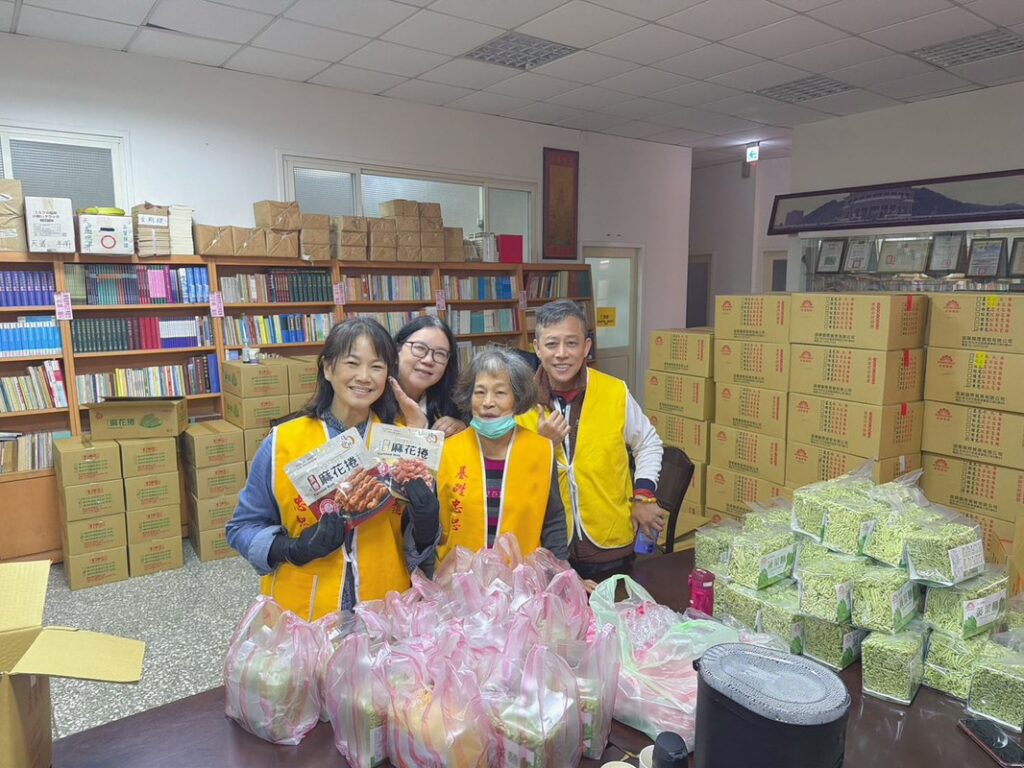 華鑫國際生物投入萬華年終送暖行動 以公益實踐健康產業初心 華鑫國際生物投入萬華年終送暖行動 以公益實踐健康產業初心