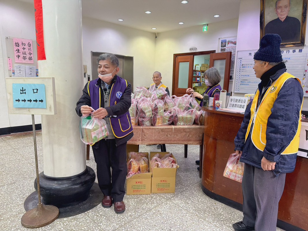 華鑫國際生物投入萬華年終送暖行動 以公益實踐健康產業初心 華鑫國際生物投入萬華年終送暖行動 以公益實踐健康產業初心