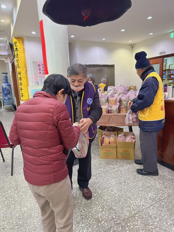 華鑫國際生物投入萬華年終送暖行動 以公益實踐健康產業初心 華鑫國際生物投入萬華年終送暖行動 以公益實踐健康產業初心