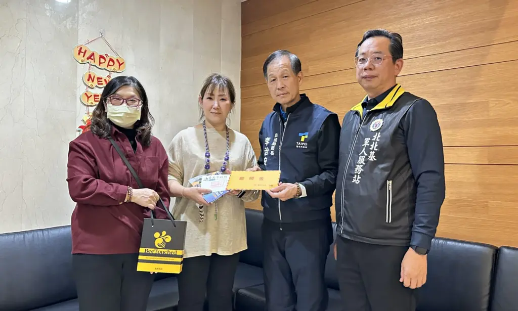 寒冬送暖、金馬送福 北市府春節前夕到府關懷役男家屬 寒冬送暖、金馬送福 北市府春節前夕到府關懷役男家屬