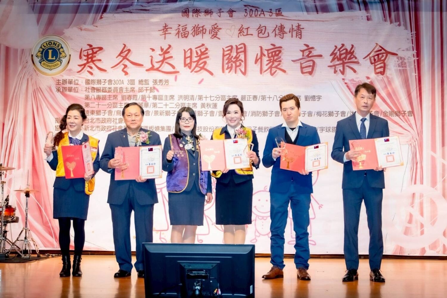 寒冬送暖365份紅包 主席邱千懿率獅子會助弱勢兒少 感謝大賞鐵板燒、禾盈國際、善美健生技、宇球國際贊助捐贈。(圖/記者 張泓笙翻攝)