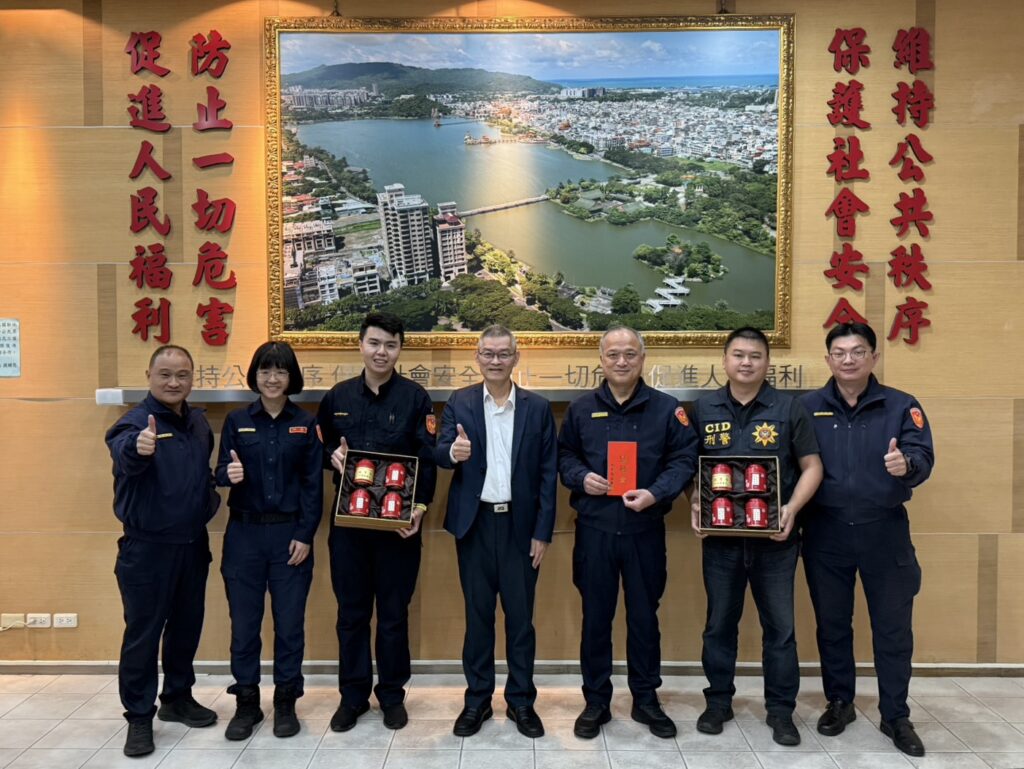 高市警超效率!趙瑞華局長親頒破案茶慰勉「閃電破案」功臣 高市警超效率!趙瑞華局長親頒破案茶慰勉「閃電破案」功臣