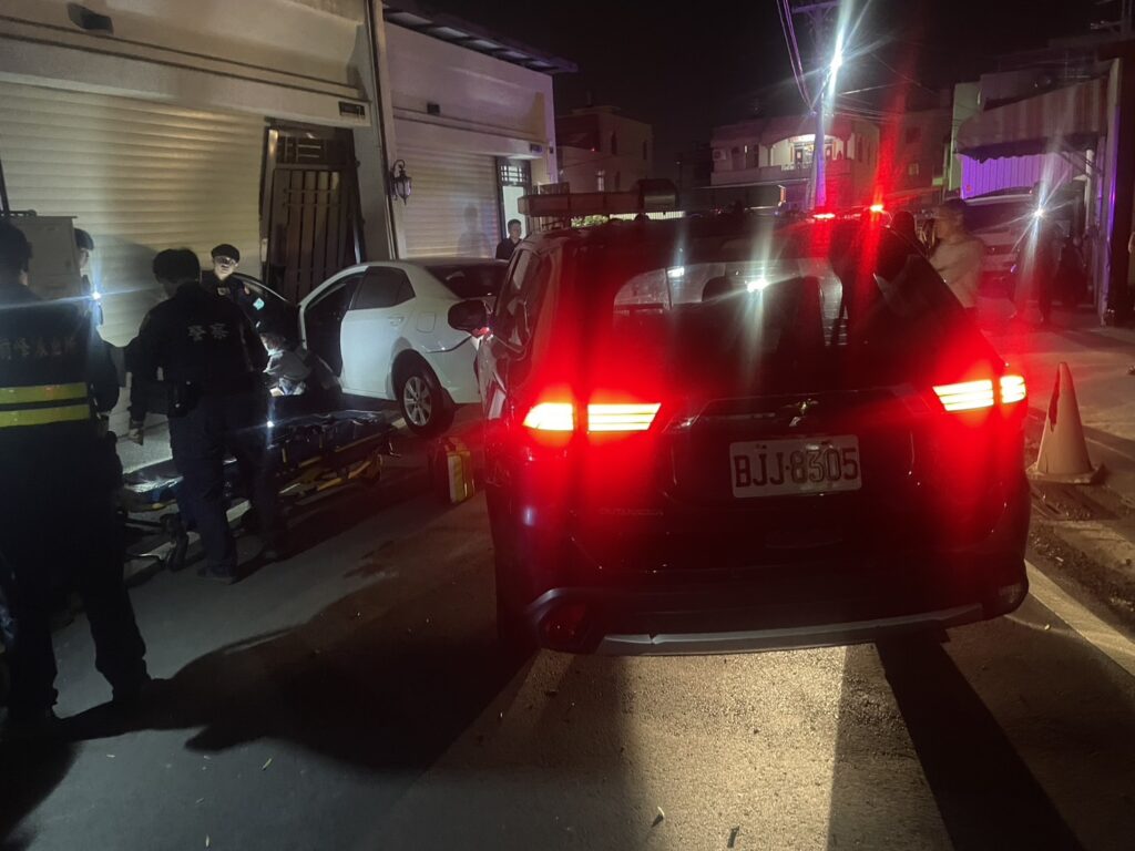 男毒駕拒檢玩命逃!岡山警深夜圍捕查獲「二級毒品」咖啡包 男毒駕拒檢玩命逃!岡山警深夜圍捕查獲「二級毒品」咖啡包