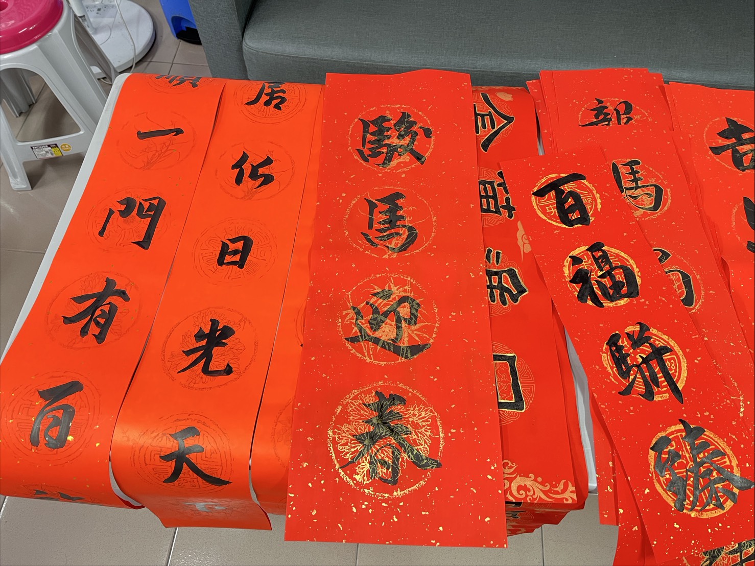 新春揮毫送祝福 長德里邀書法家寫春聯回饋里民 新春揮毫送祝福 長德里邀書法家寫春聯回饋里民