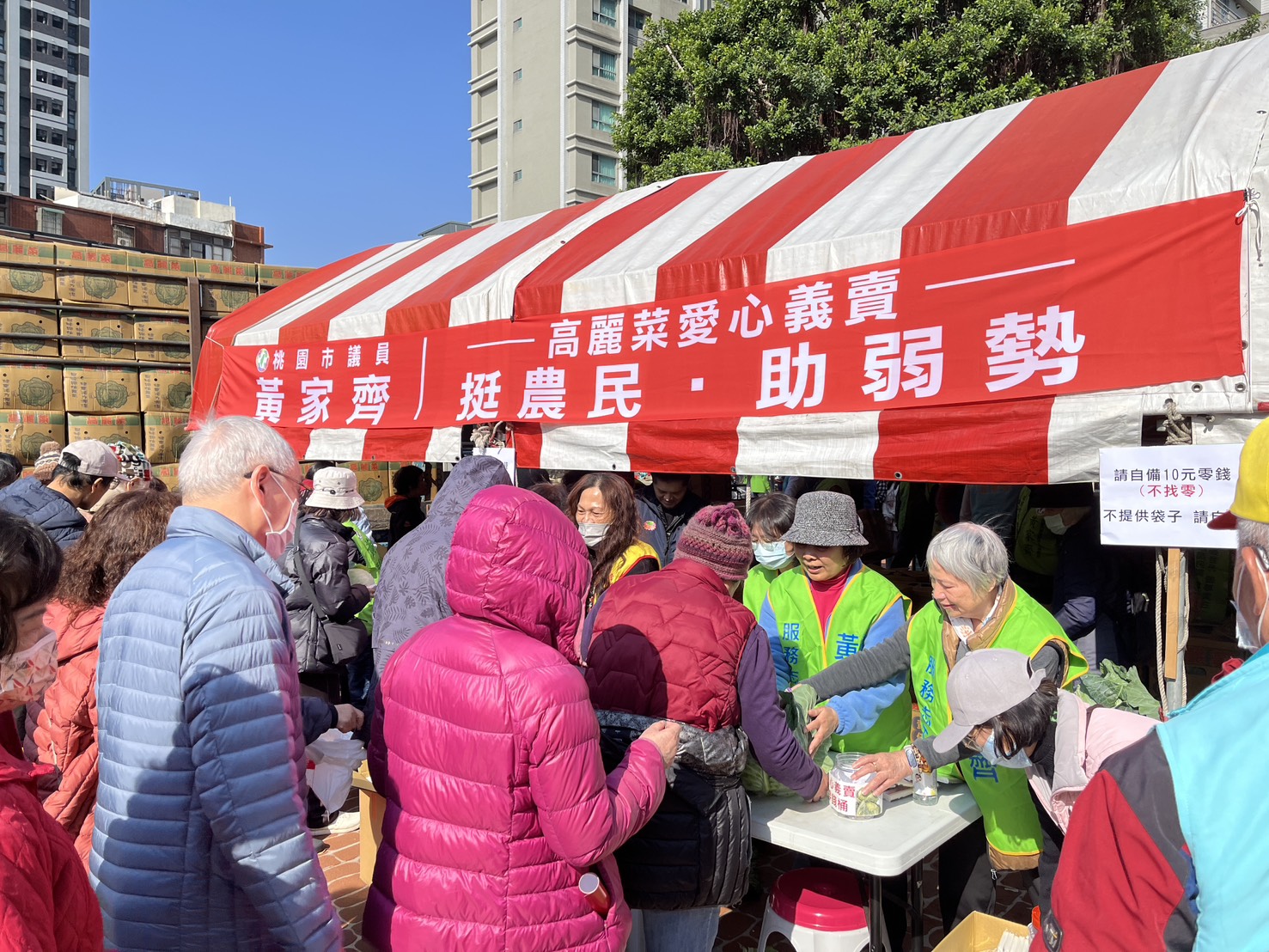 一顆10元做愛心!黃家齊辦「高麗菜義賣」 所得全捐身障聯盟 一顆10元做愛心!黃家齊辦「高麗菜義賣」 所得全捐身障聯盟