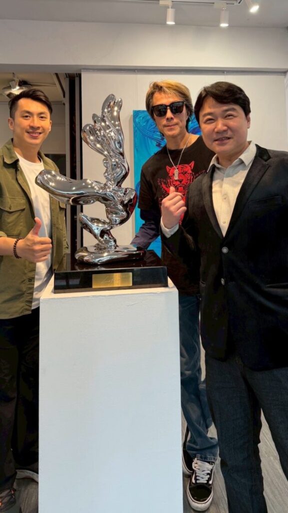 昇達珠寶廖英荃跨界藝術 《璀璨陽光》化母愛為可佩戴的永恆之光 《我的故事,他的作品──媽媽的手》於前門藝廊展出至2月5日。(翻攝畫面)