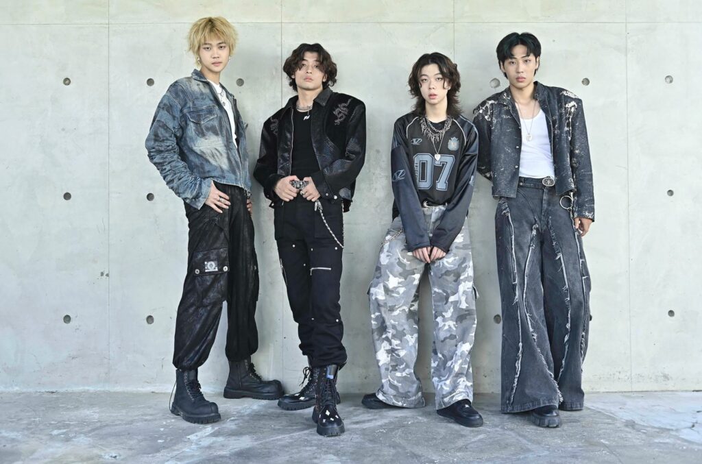 凌晨三點開工 不畏艷陽中暑 帕拉斯首正式MV「脫皮」完成 凌晨三點開工 不畏艷陽中暑 帕拉斯首正式MV「脫皮」完成