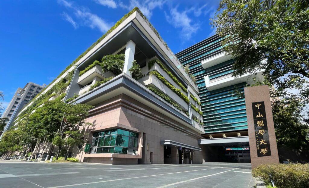 中山醫大國考榜首多 AI加持生技實習強 中山醫大國考榜首多 AI加持生技實習強