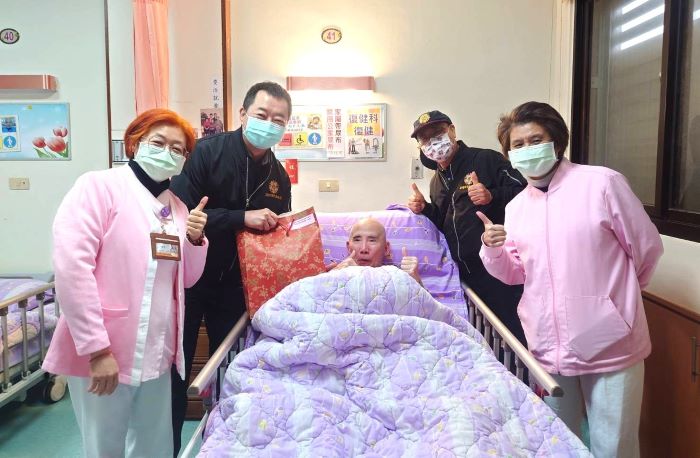 關懷住院榮民 基隆榮服處春節前夕專程探視 關懷住院榮民 基隆榮服處春節前夕專程探視