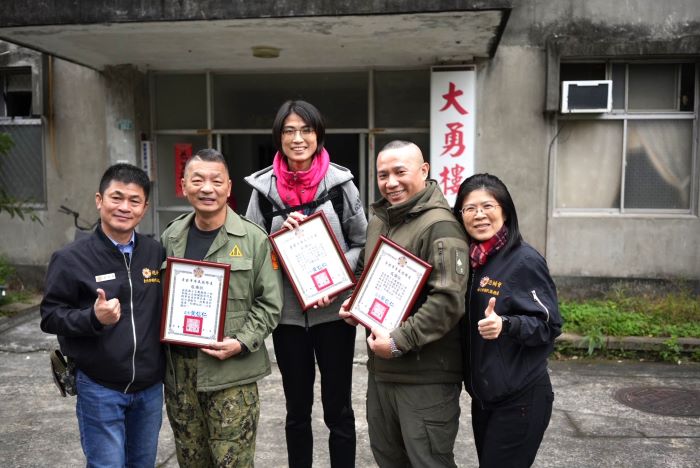 探訪高齡榮民眷 士官團關懷小組春節送暖馬上有愛 探訪高齡榮民眷 士官團關懷小組春節送暖馬上有愛