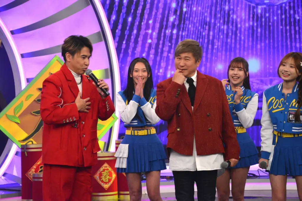 《週末最強大》胡瓜嬌羞咬手指嘎一角 現場吐一片 《週末最強大》胡瓜嬌羞咬手指嘎一角 現場吐一片