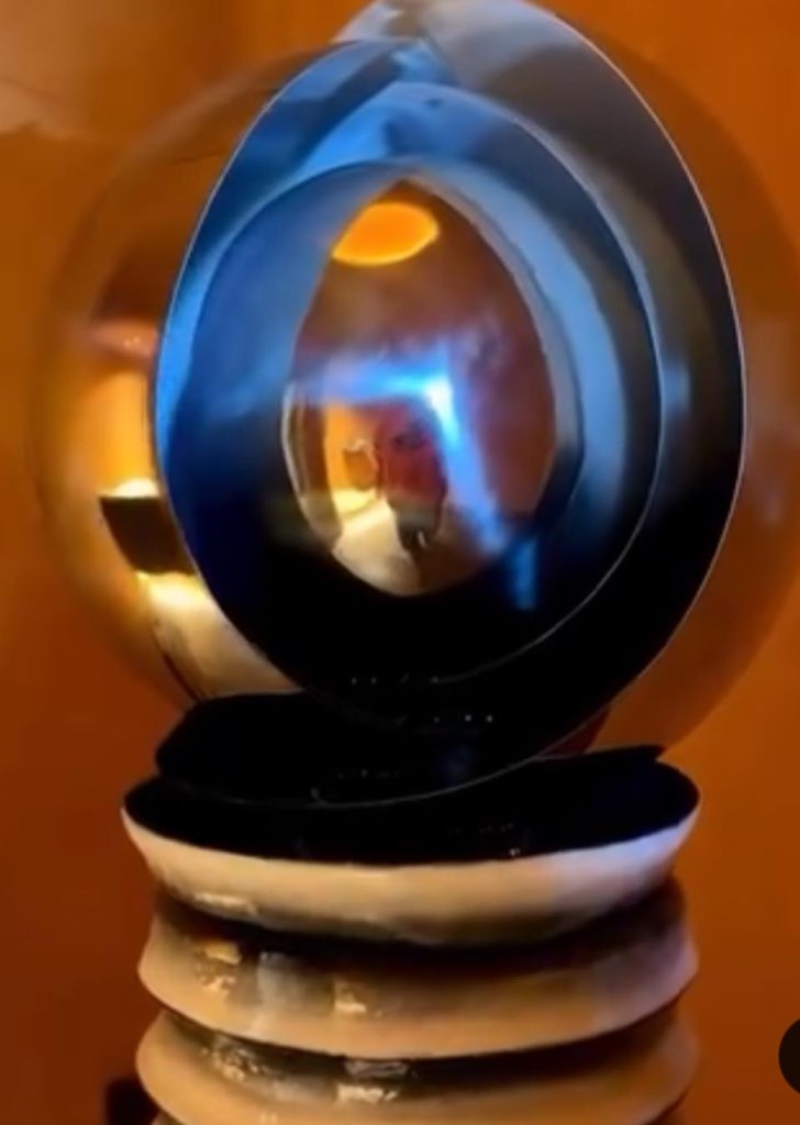 《八十八吉祥》 之「還至本處」當光,回到誕生之前。 《八十八吉祥》 之「還至本處」當光,回到誕生之前。