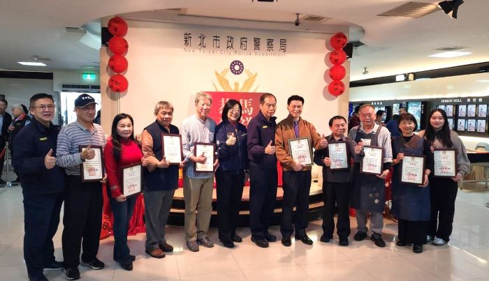 新北警賀馬年 名家揮毫迎新春警民同樂 新北警賀馬年 名家揮毫迎新春警民同樂