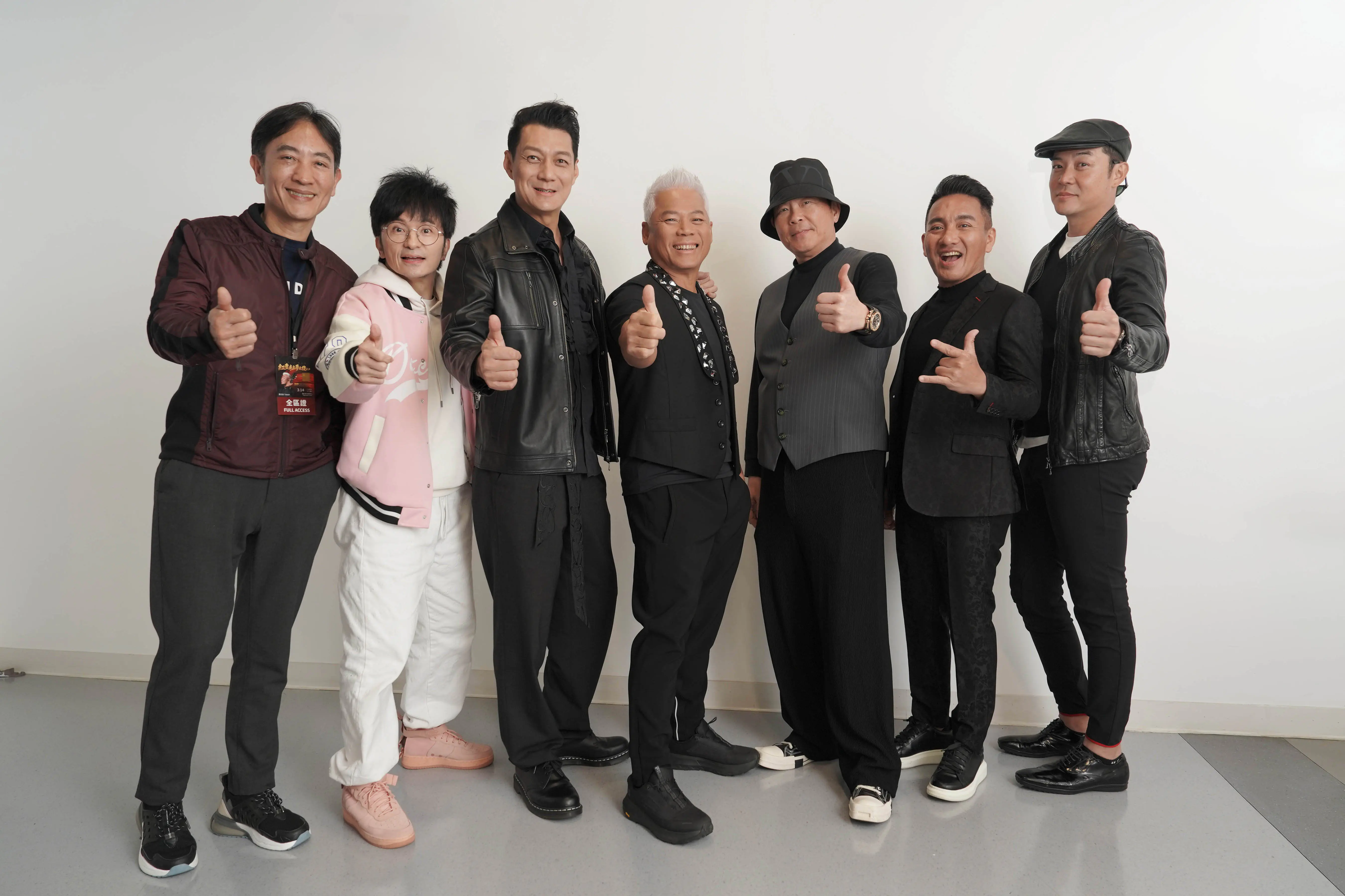 巫啟賢(太傻)前奏一響北流秒變大型KTV「六壯士」助陣「麻吉費洛蒙大爆發」 巫啟賢(太傻)前奏一響北流秒變大型KTV「六壯士」助陣「麻吉費洛蒙大爆發」