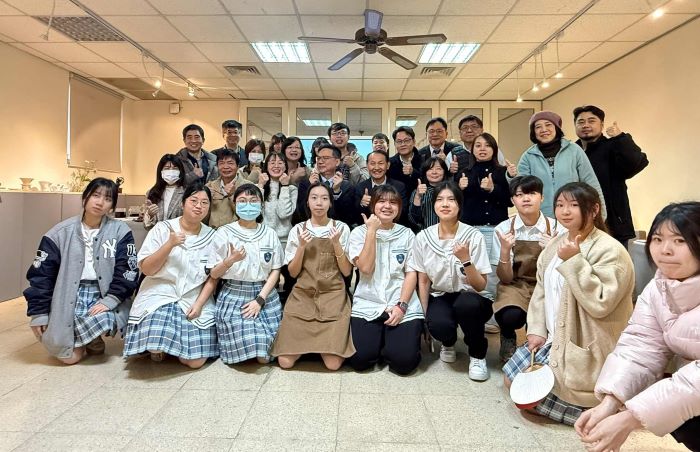 亞東科大捐贈陶藝設備 鶯歌工商技職教育再添助力 14 《圖說》鶯歌工商陶工科第27屆師徒制暨畢業成果展。〈亞東科大提供〉