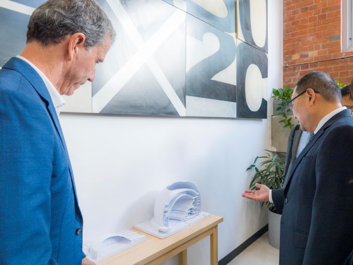 侯友宜訪澳洲Populous亞太區總部 大巨蛋規劃細節首次曝光 39 《圖說》侯友宜表示,新北大巨蛋的選址今年中就會拍板,目標打造一座全方位的園區,進而帶動周邊整體區域發展。〈新聞局提供〉