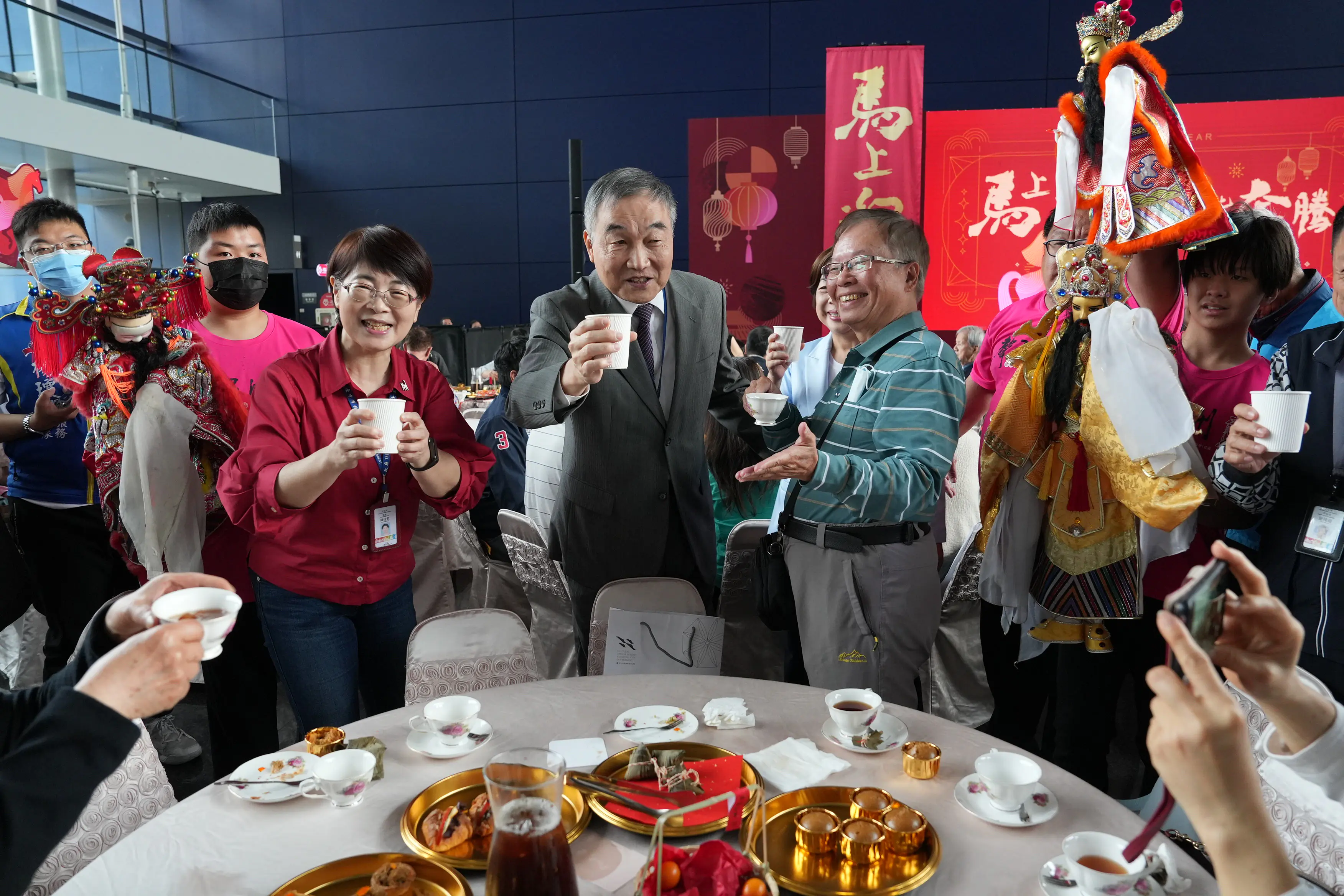 400位藝文人士齊聚市府! 台中新春團拜凝聚文化力量 400位藝文人士齊聚市府! 台中新春團拜凝聚文化力量