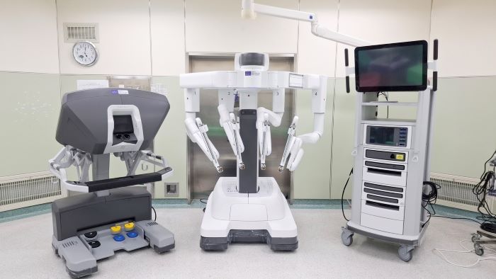 臺北醫院導入達文西 在地醫療精準手術新紀元 6 《圖說》臺北醫院引進最新一代達文西機器手臂。〈臺北醫院提供〉