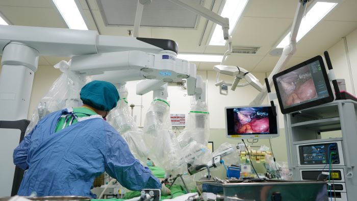 臺北醫院導入達文西 在地醫療精準手術新紀元 5 《圖說》臺北醫院首例達文西手術,個案為膽囊結石併發炎病人。〈臺北醫院提供〉