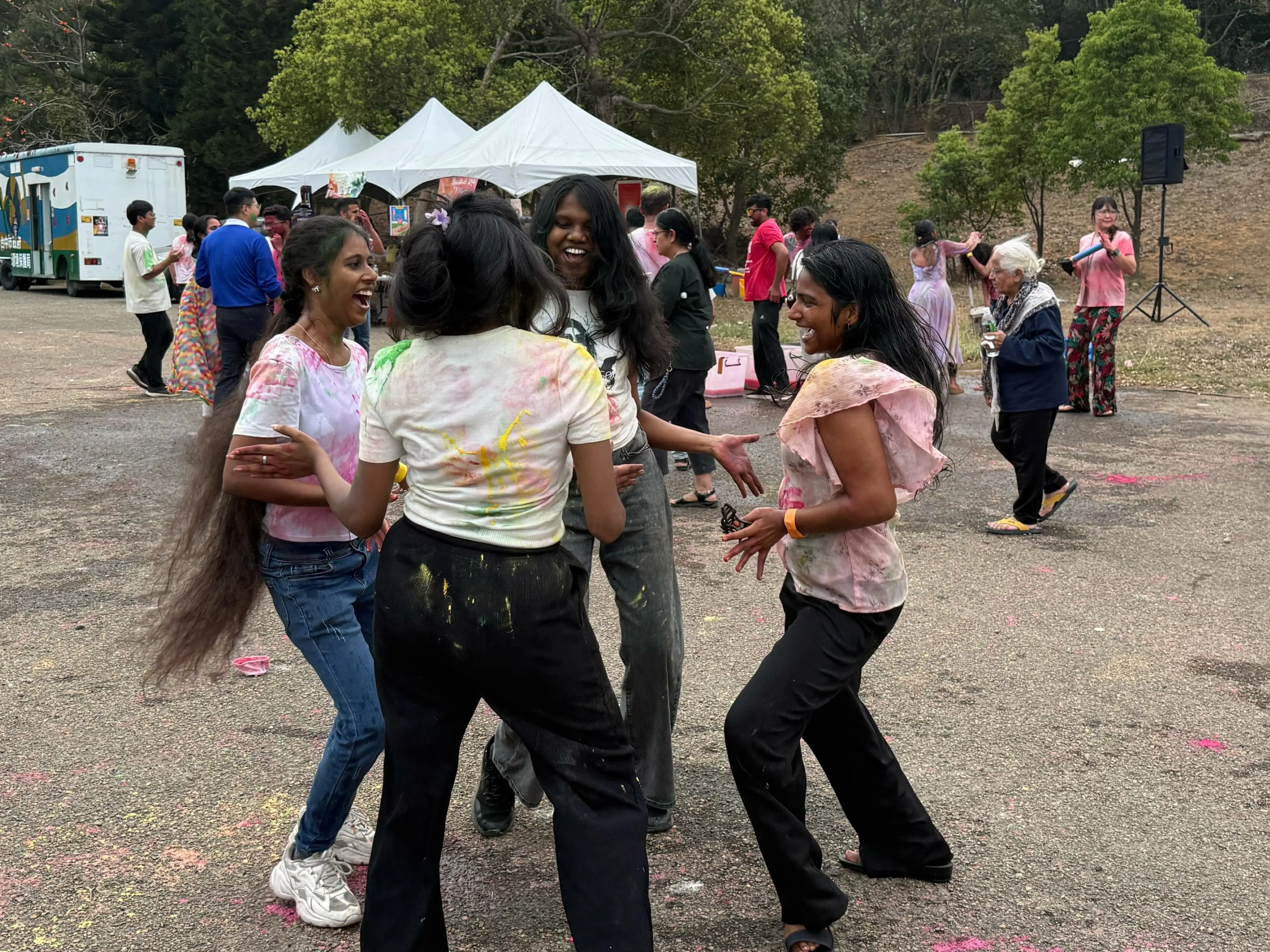台中Holi色彩節登場嗨翻白陽山 繽紛抹彩展現多元共融城市魅力 台中Holi色彩節登場嗨翻白陽山 繽紛抹彩展現多元共融城市魅力