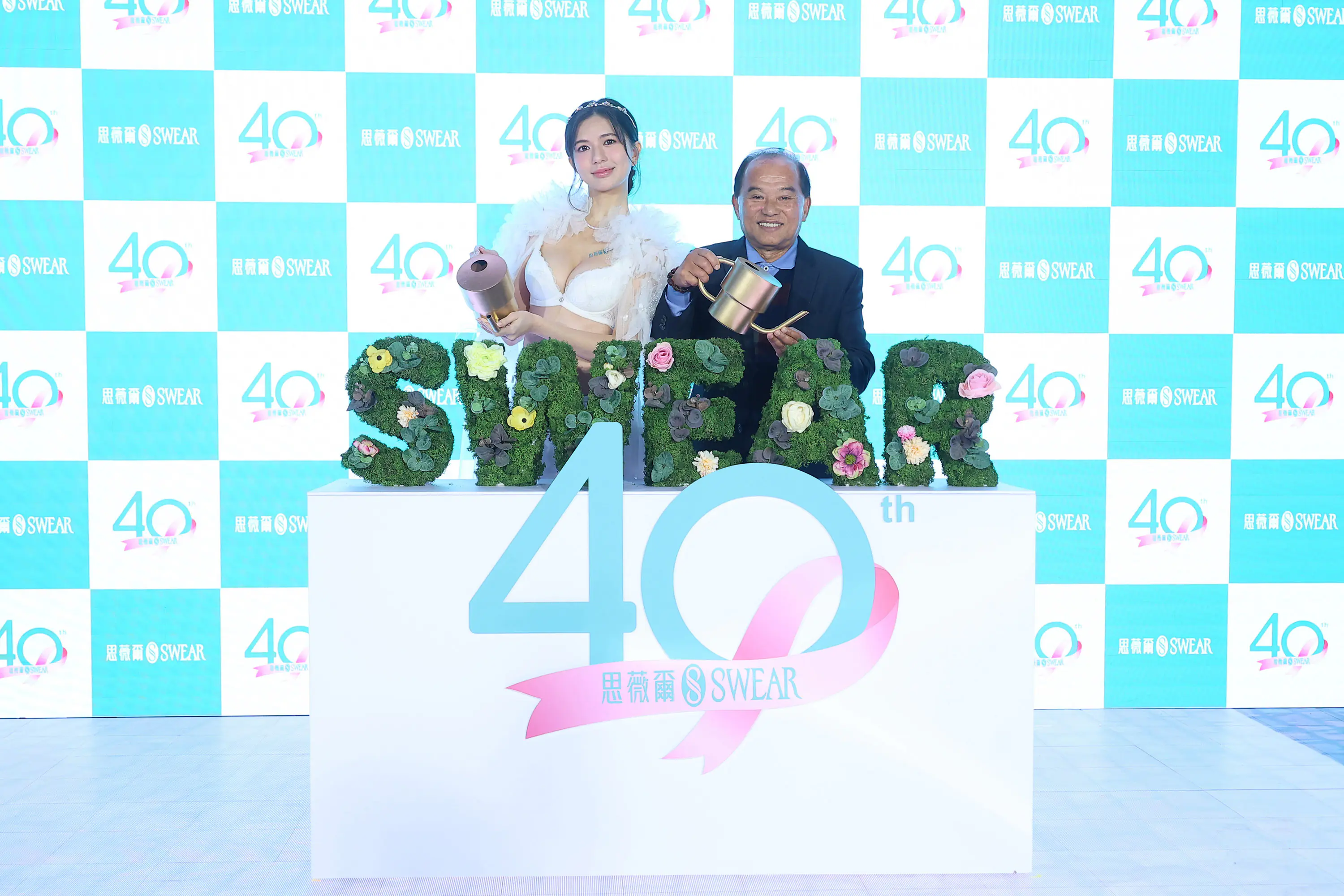 鄭芯恩巴黎街頭拍內衣廣告 散發「撩波」自在魅力 鄭芯恩巴黎街頭拍內衣廣告 散發「撩波」自在魅力