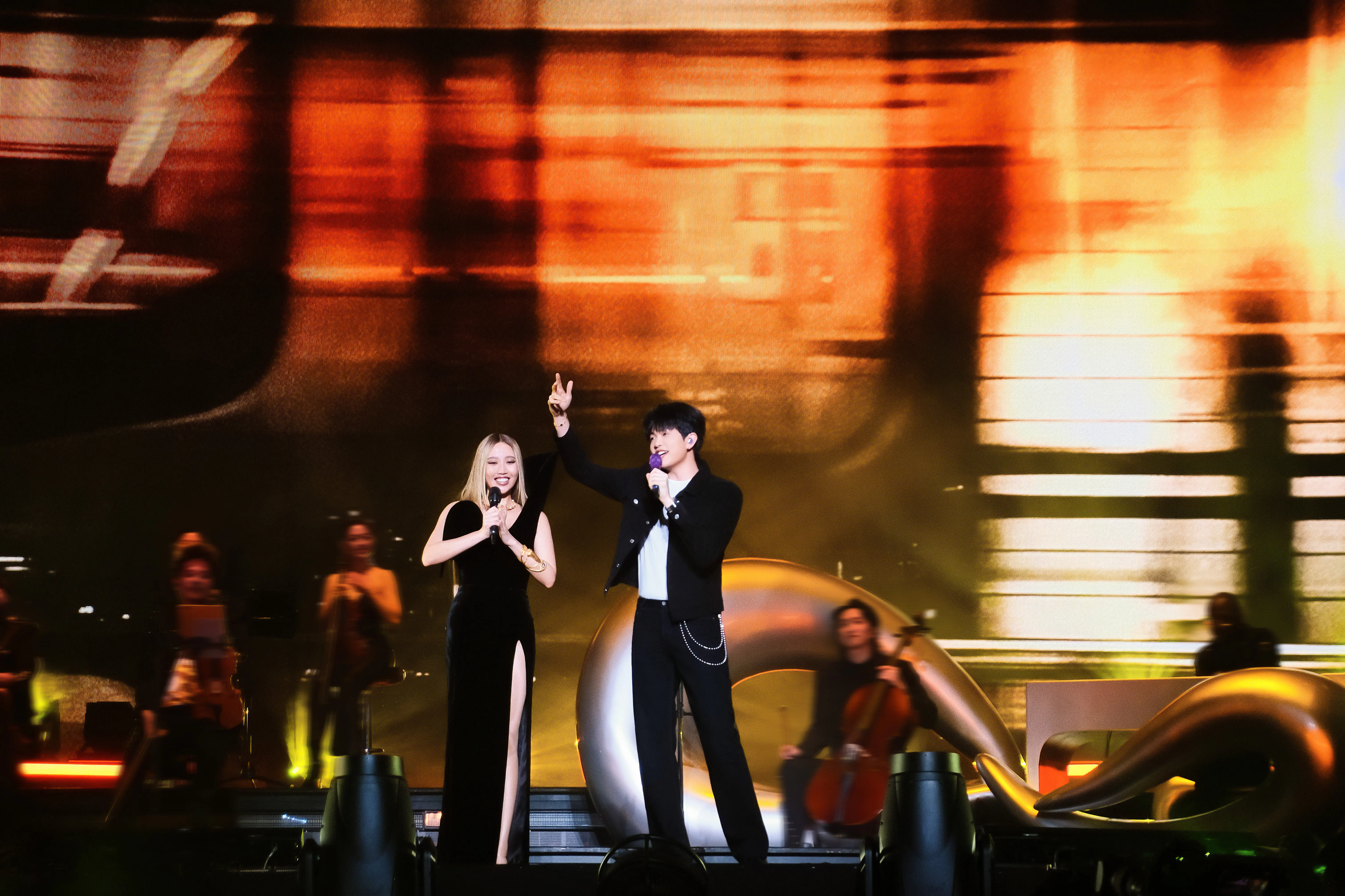 A-Lin 征服上海梅賽德斯連唱4場 創華語女歌手第一人紀錄 王心凌義氣站台再現「玲凌盡致」 A-Lin 征服上海梅賽德斯連唱4場 創華語女歌手第一人紀錄 王心凌義氣站台再現「玲凌盡致」