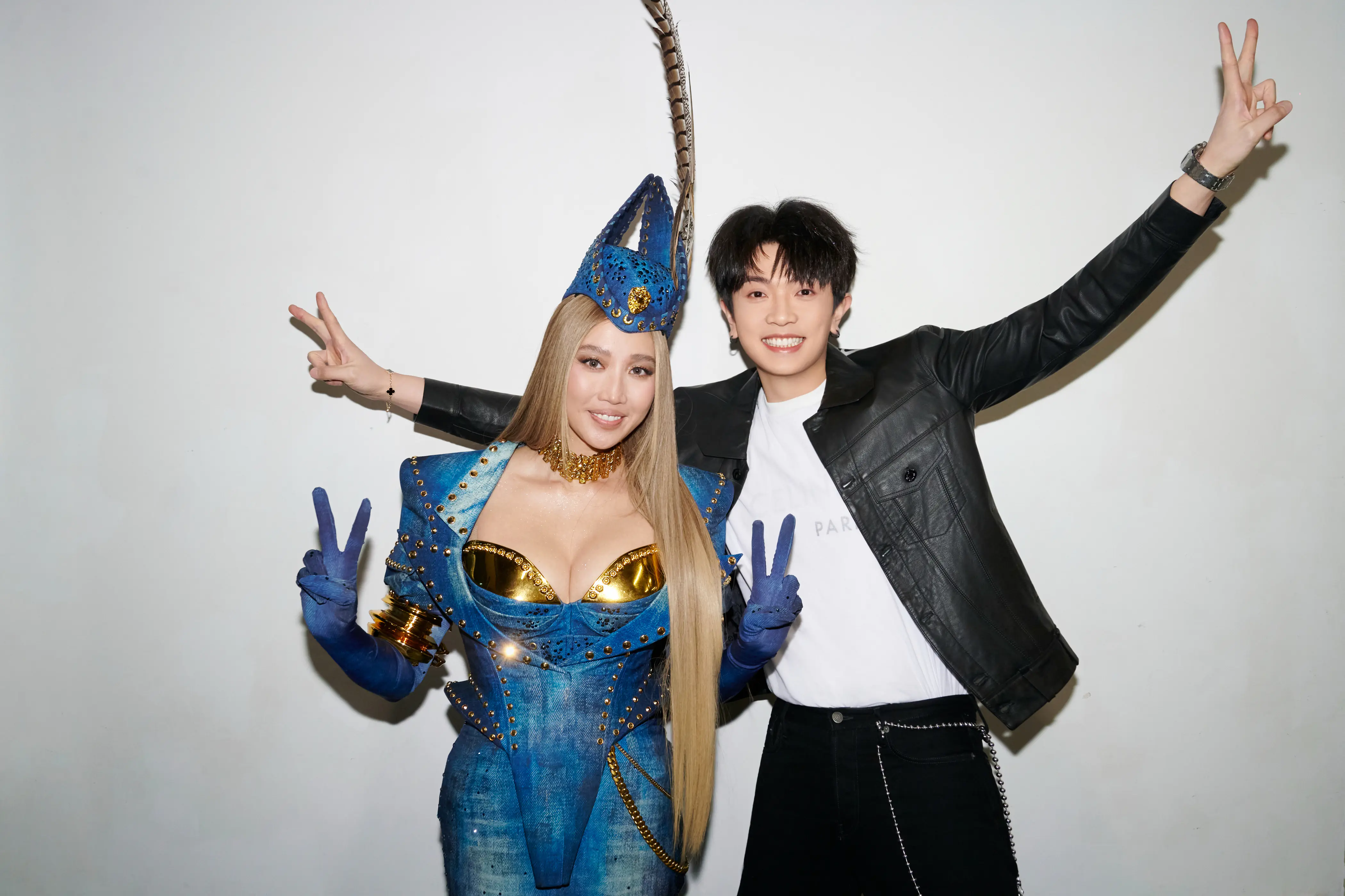 A-Lin 征服上海梅賽德斯連唱4場 創華語女歌手第一人紀錄 王心凌義氣站台再現「玲凌盡致」 A-Lin 征服上海梅賽德斯連唱4場 創華語女歌手第一人紀錄 王心凌義氣站台再現「玲凌盡致」