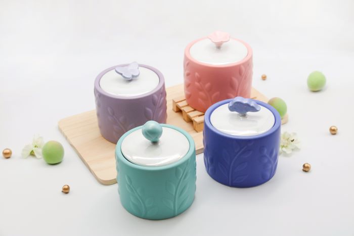 甕藏春梅DIY體驗春日滋味 陶博館「春遊三鶯」4月登場 12 《圖說》四款小梅甕《春意》,非常討喜。〈陶博館提供〉