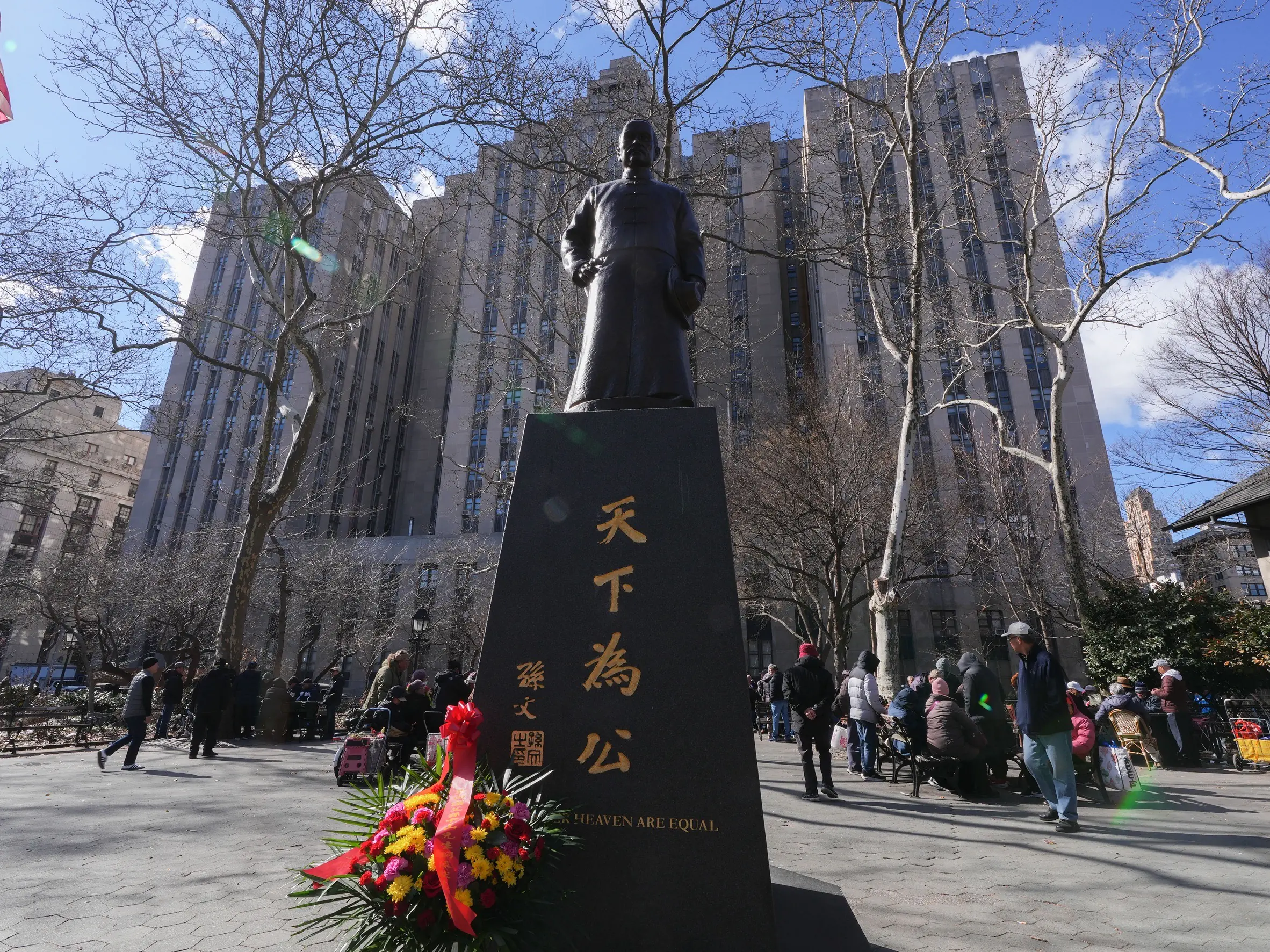 跨海致敬革命先賢! 盧市長訪問紐約中華公所 向國父銅像鞠躬獻花 跨海致敬革命先賢! 盧市長訪問紐約中華公所 向國父銅像鞠躬獻花