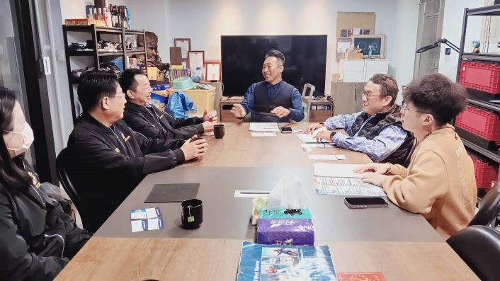 拓展退役官兵就業 基隆榮服處搭橋三企業新出路 31 《圖說》基隆市榮服處長方正〈左三〉,率主管及就業站同仁,拜會萬豪船舶管理顧問公司項彥豪總經理〈中〉、天豪海科公司歐任淳董事經理〈右二〉等,左二為榮服處副處長李復鄉。〈基隆榮服處提供〉