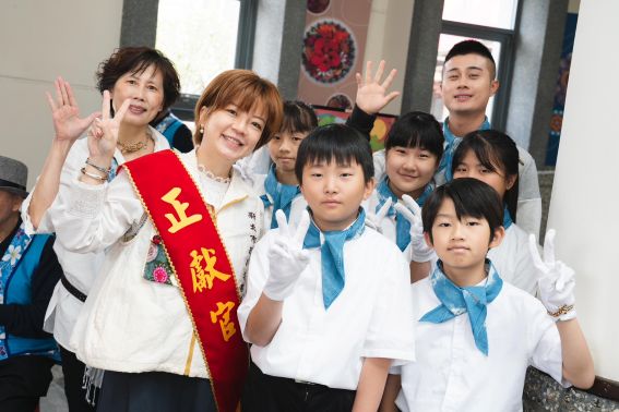 結合女媧意象及客家女力 新北客家天穿日首度融入性平理念 13 《圖說》天穿日祭天儀式由三峽客庄五寮國小學生參與,傳承傳統客家文化儀式。〈客家局提供〉