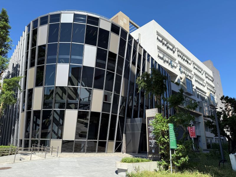 工程品質再獲工程界奧斯卡肯定 新北奪6大金質獎 25 《圖說》新工處「樹林藝文綜合行政大樓」,榮獲第25屆公共工程金質獎公共設施維護管理獎項「特優」。〈工務局提供〉