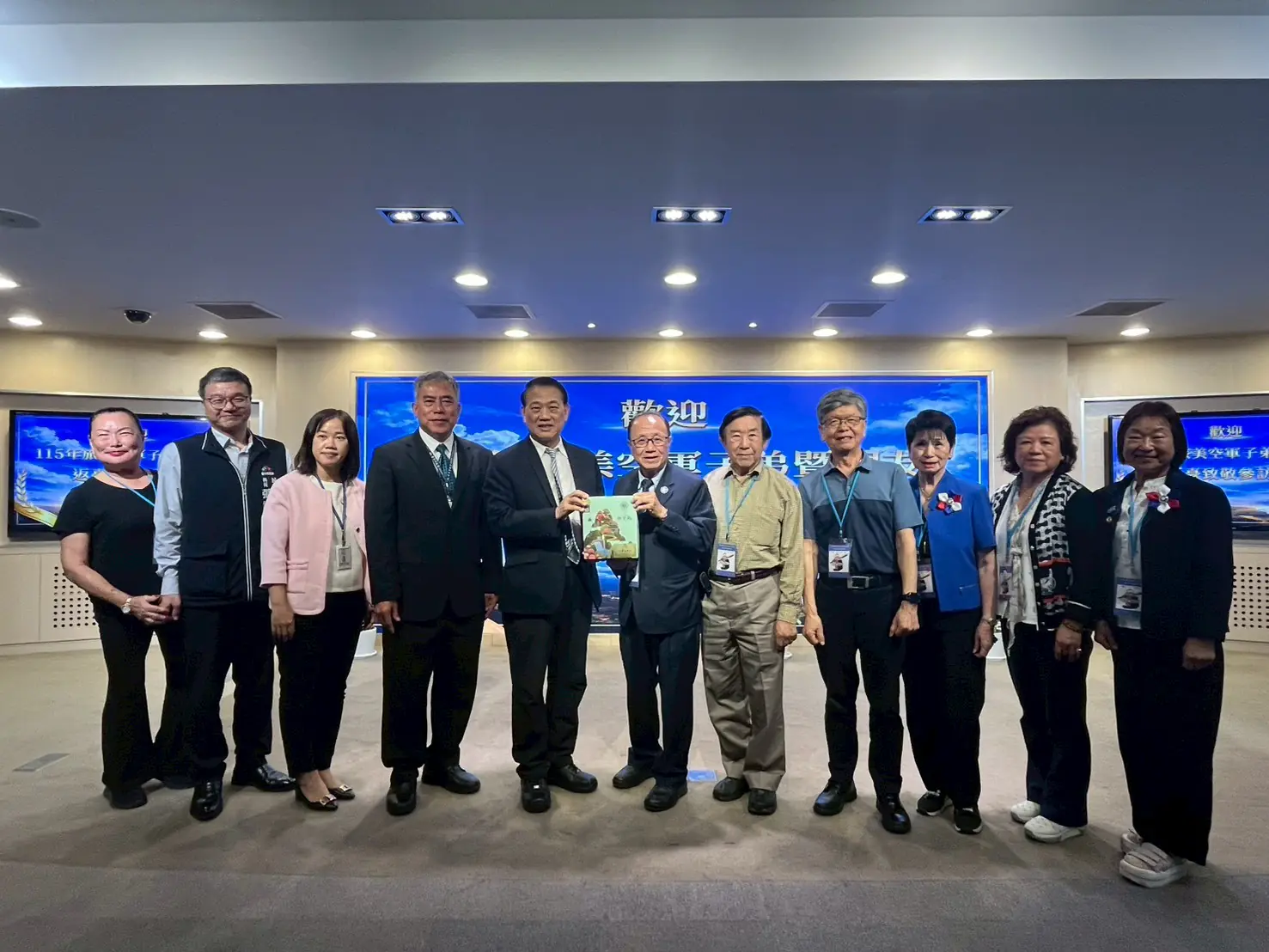 旅美空軍子弟參訪團蒞臨台中府 市府熱情接待促進友誼 旅美空軍子弟參訪團蒞臨台中府 市府熱情接待促進友誼