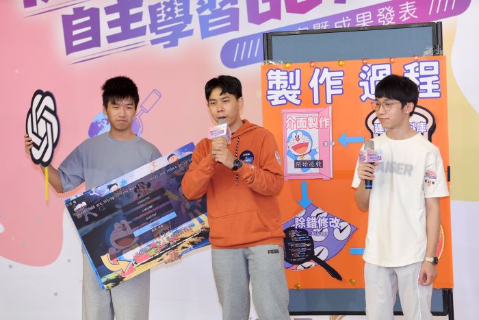 從興趣到實作 新北AI競賽引領學生打造學習藍圖 78 《圖說》優等獎泰山高中電子科讓哆啦A夢AI幫你搞定煩惱的統測英文。〈教育局提供〉