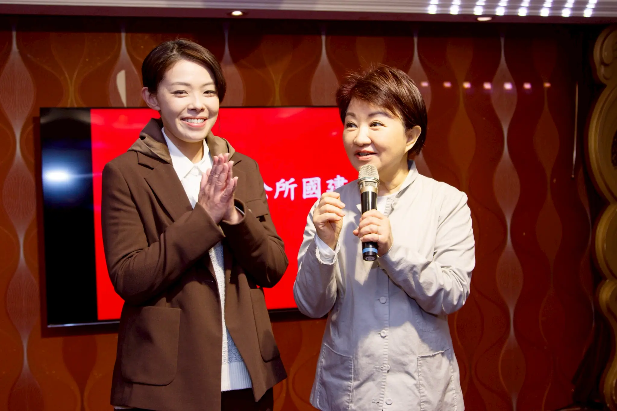 女力首長相見歡! 盧市長訪美前夕與新竹市長高虹安交流市政 盼雙城密切交流合作 女力首長相見歡! 盧市長訪美前夕與新竹市長高虹安交流市政 盼雙城密切交流合作