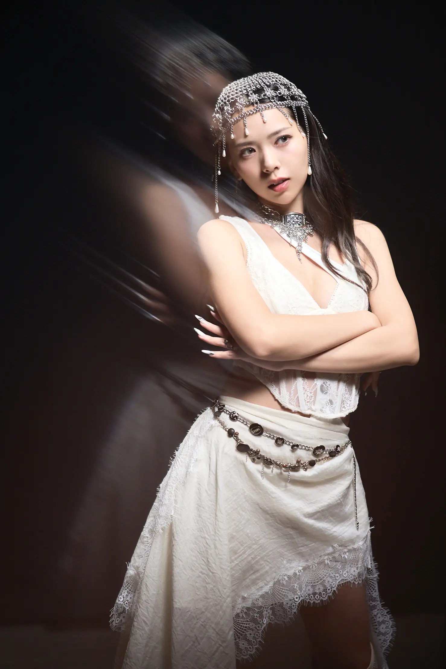 曾薀帆華麗回歸 拍MV搏命演出 登 7 層樓天橋對嘴 坐車門大演「玩命關頭」 曾薀帆華麗回歸 拍MV搏命演出 登 7 層樓天橋對嘴 坐車門大演「玩命關頭」