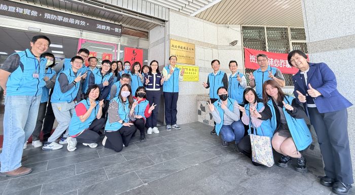 板橋農林漁牧業普查所揭牌 網填抽10萬好禮 12 《圖說》新北市板橋區農林漁牧業普查所成立合照。〈板橋區公所提供〉