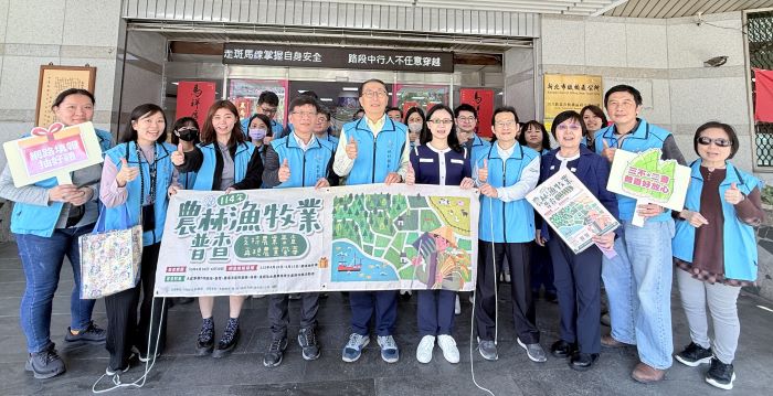 板橋農林漁牧業普查所揭牌 網填抽10萬好禮 10 《圖說》新北市板橋區農林漁牧業普查所成立合影,中為區長陳奇正。〈板橋區公所提供〉